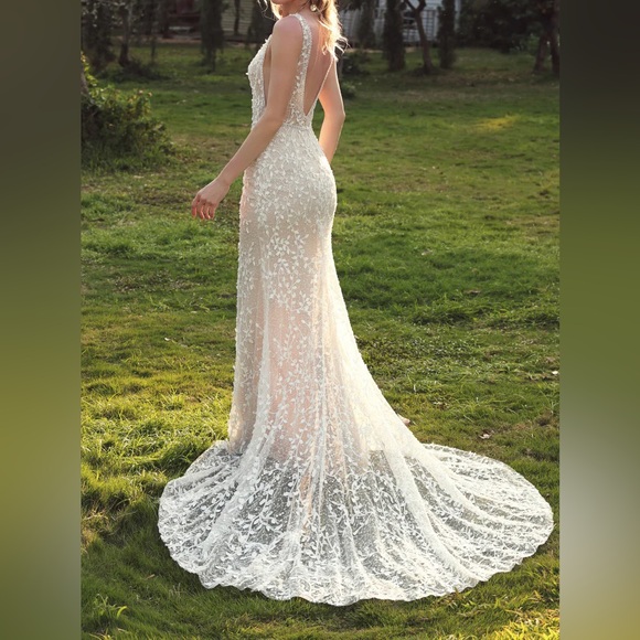 Brand new Chic Nostalgia Ezri wedding gown with detachable skirt and wings! - Picture 3 of 7